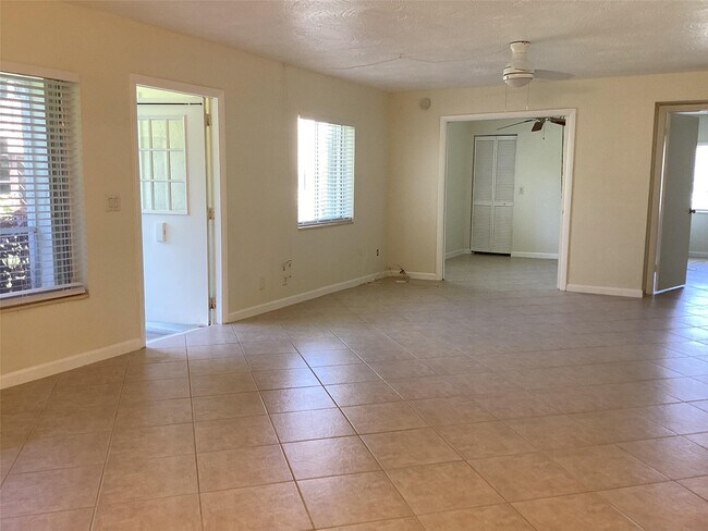 Building Photo - 5927 La Pinata Blvd