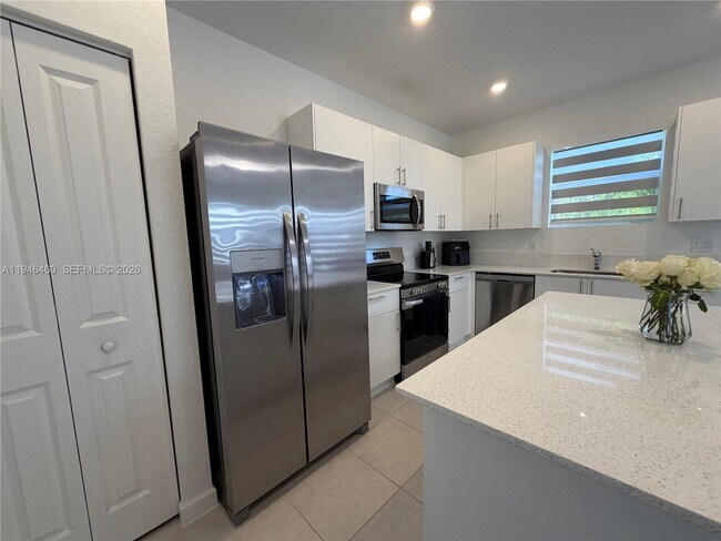 Building Photo - 145 SW 184th Ave