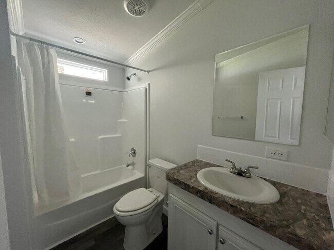 Building Photo - 173 Eland Dr