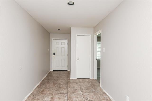 Building Photo - 1601 Queens Brook Ln