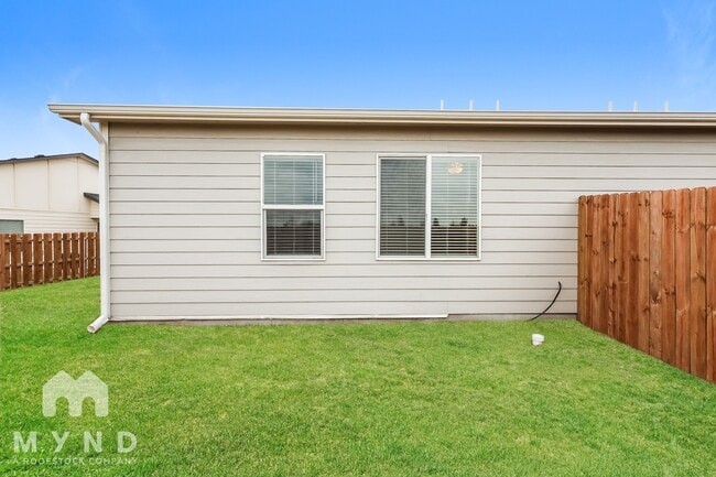 Building Photo - 5802 E Bristol Cir