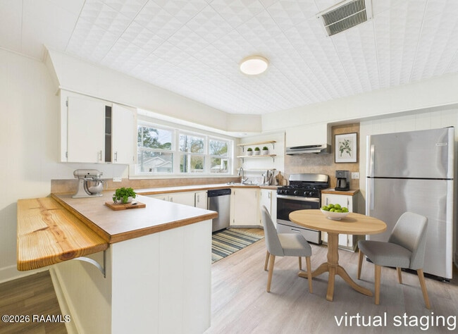 Building Photo - 528 St Julien Ave