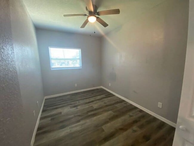 Building Photo - 1 Bedroom 1 Bath Duplex in Ormand Beach fo...