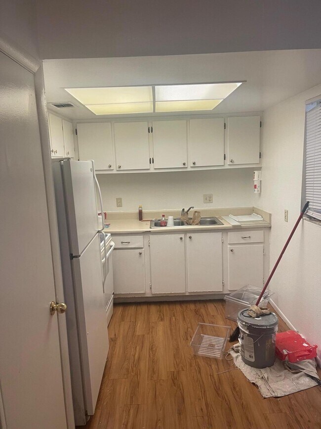 Building Photo - 2170 Knox McRae Dr