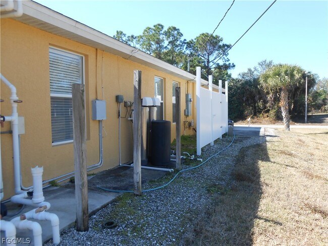 Building Photo - 612 McArthur Ave