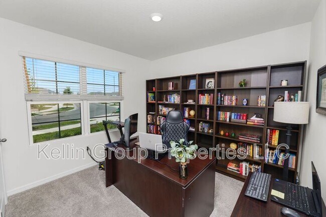 Building Photo - 833 Ambleside Dr