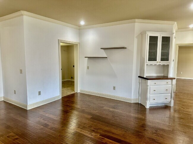 Building Photo - 5811 S 67th St