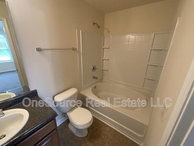 Building Photo - 1202 Fairington Club Dr