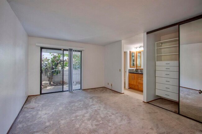 Building Photo - 534 Via De La Valle
