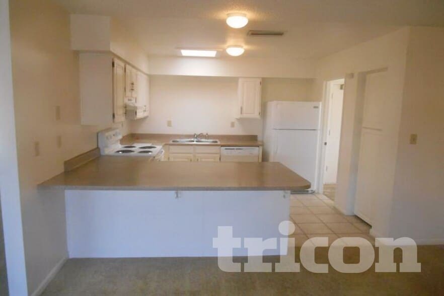 Building Photo - 823 W Juanita Cir