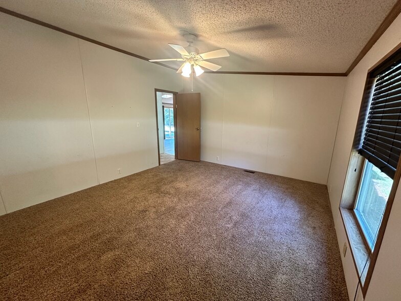 Building Photo - E2427 Holmes Rd