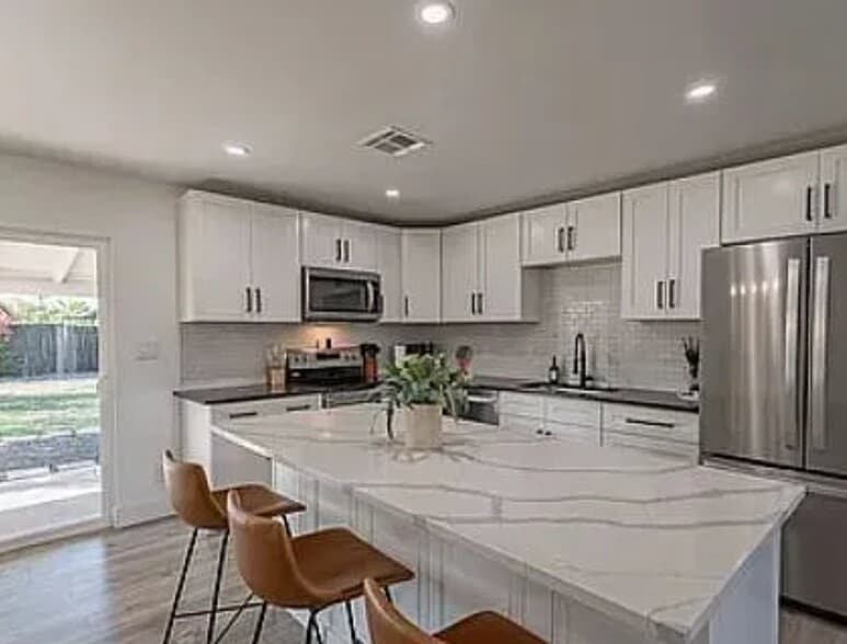 Building Photo - 8214 E Elm Dr