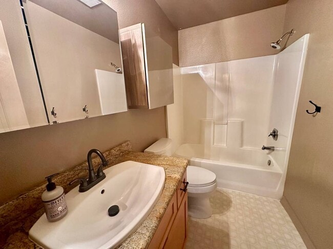 Building Photo - 127 E Hersey St