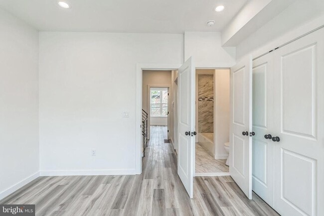 Building Photo - 1526 W Seybert St