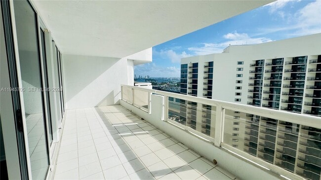 Building Photo - 1717 N Bayshore Dr