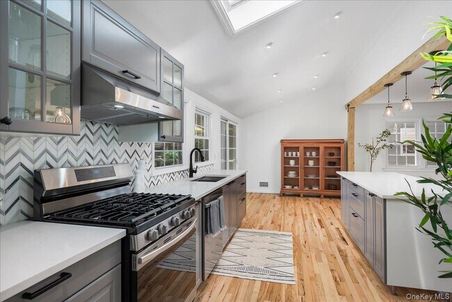 Building Photo - 19 Sherwood Dr