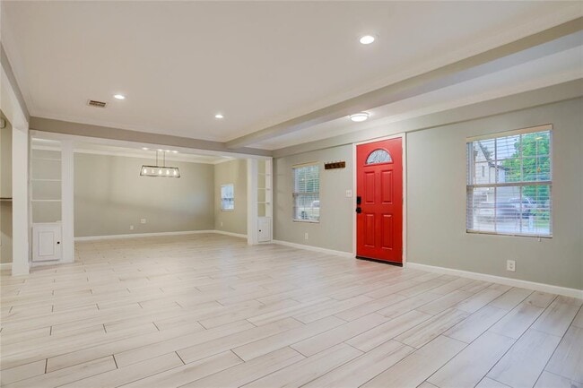 Building Photo - 6807 Schiller St