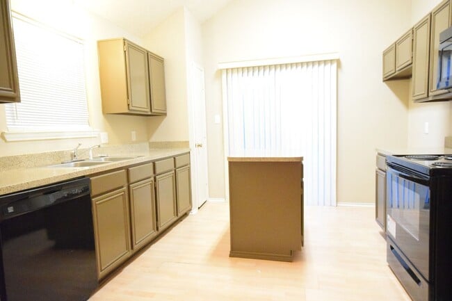 Building Photo - 1117 Brewer Dr