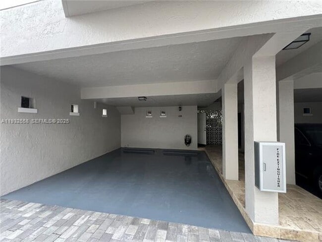 Building Photo - 261 Navarre Ave