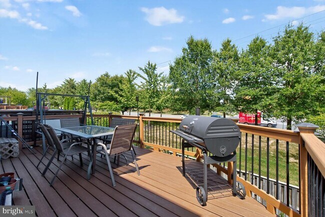 Building Photo - 558 Edmonton Terrace NE