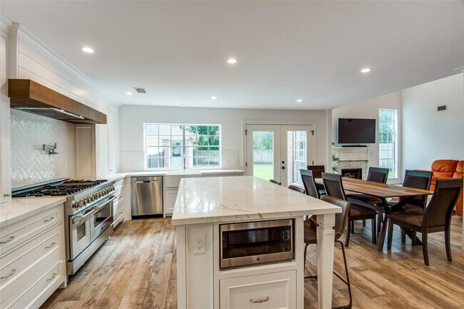 Building Photo - 14 White Fawn Dr