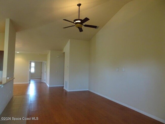 Building Photo - 1020 Venetian Dr