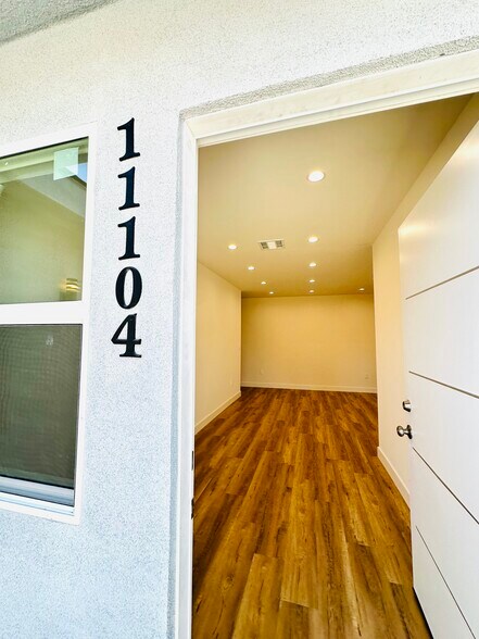 Building Photo - 11104 Oxnard St