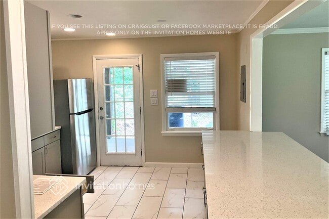 Building Photo - 3715 Wisteria Ln SW
