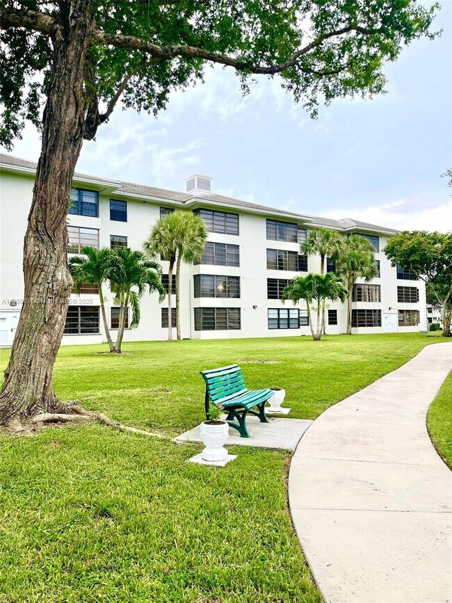 Building Photo - 1705 Whitehall Dr