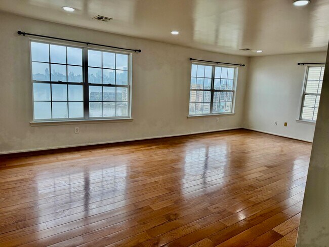 Building Photo - 34 Bergen Ridge Rd