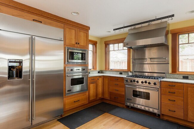 Building Photo - Craftsman Custom built home