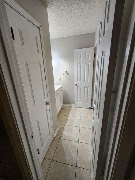 Building Photo - 8180 Stonebrook Dr