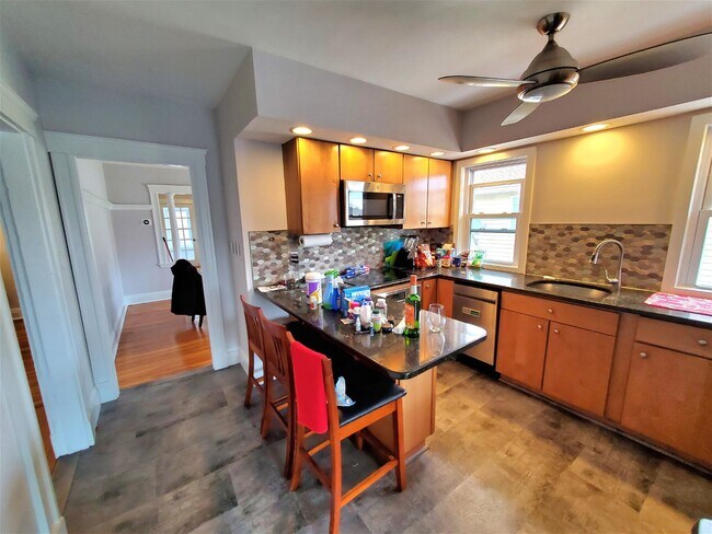 Building Photo - 22 5th Street Apt #2, Medford, MA 02155 - ...