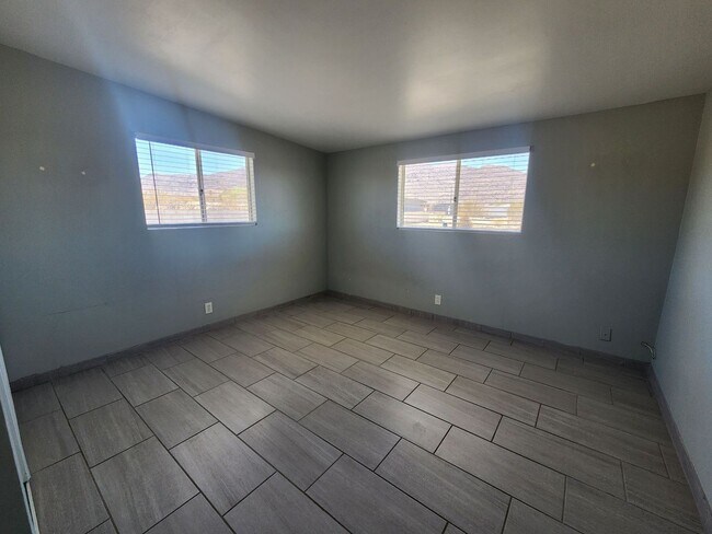 Building Photo - 2 bedroom with Spectacular Views