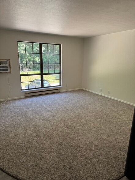 Building Photo - 1614 N Parkway Dr