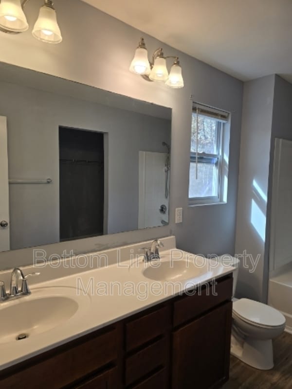 Building Photo - 912 Sherman St