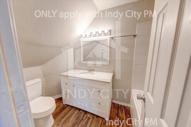 Building Photo - 117 N Riley Ave