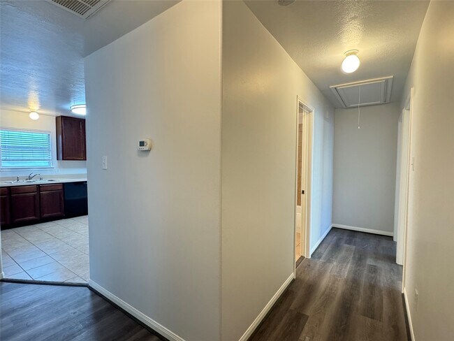 Building Photo - 21543 Falvel Misty Dr