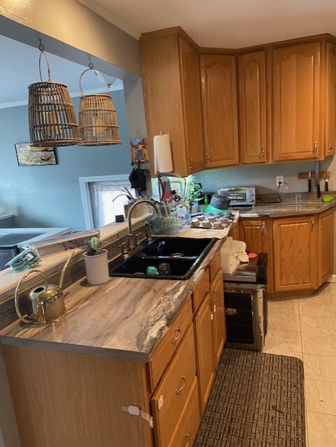 Kitchen - 4 Niquette Ct
