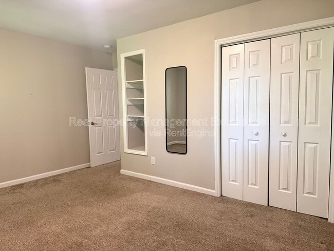 Building Photo - 2922 Glenridge Dr