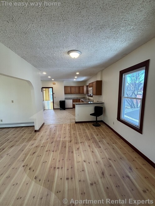 Building Photo - 569 Main St