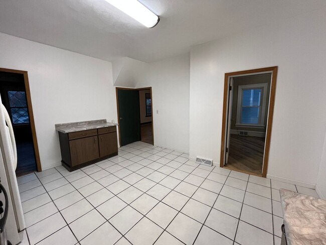 Building Photo - Postmaster