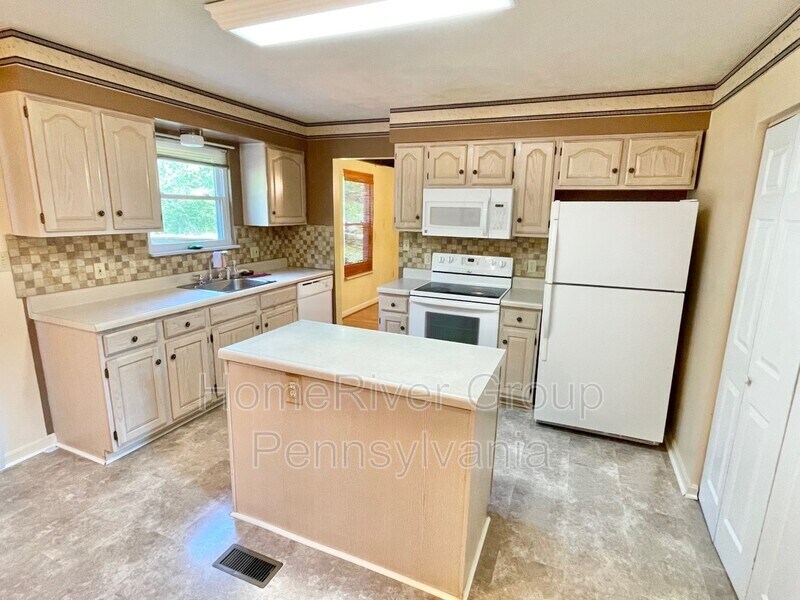 Building Photo - 304 Moosehead Dr