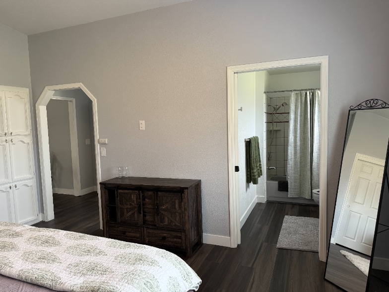 Building Photo - 8907 Amerigo Ave