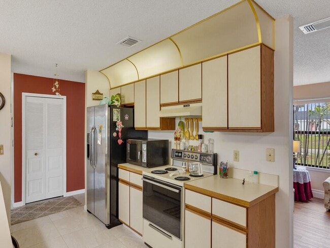 Building Photo - 2543 SE Price Ct