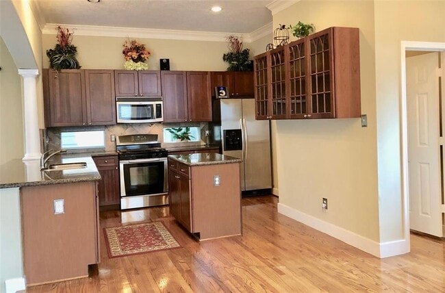 Building Photo - 918 W 26th St