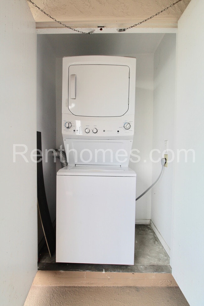 Building Photo - Sabre Springs, 13059 Wimberly Sq #130, AC,...