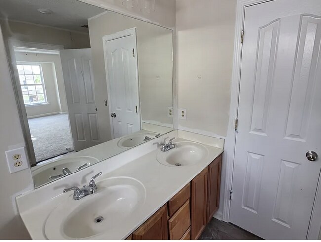 Building Photo - Fully renovated 3 Bed Home in La Vergne with 2-Car Garage