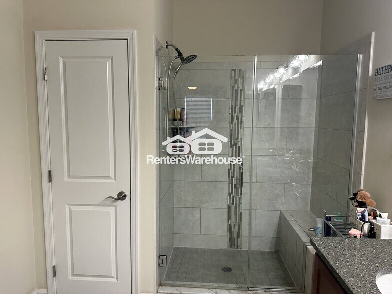 Building Photo - 203 Meridian Ln