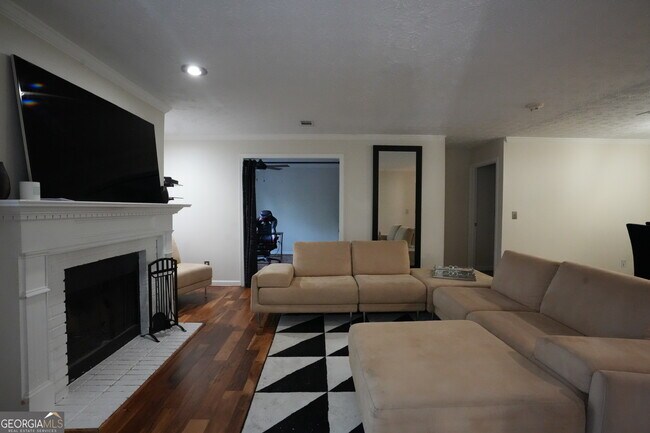 Building Photo - 3 Normandy Ct